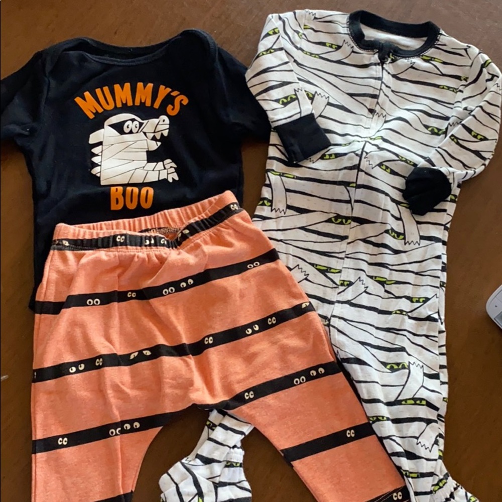 Old navy Halloween set- footie & outfit 6-12 mos